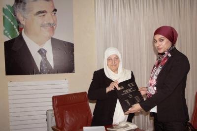 الحريري تسلمت من أماني حسنا اطروحة الدكتوراه  حول للغة العربية وآدابها