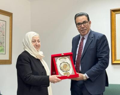 الحريري تلتقي وفد 