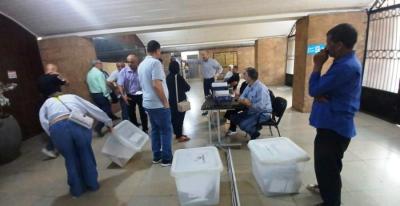 محافظ الجنوب سلم صناديق الاقتراع لرؤساء الاقلام في صيدا وقرى قضائها