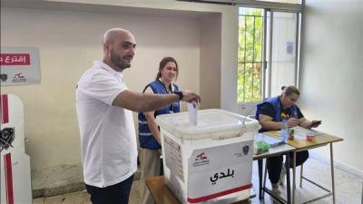 رئيس لائحة 'صيدا بدّها ونحنا قدها' عمر مرجان يدلى بصوته