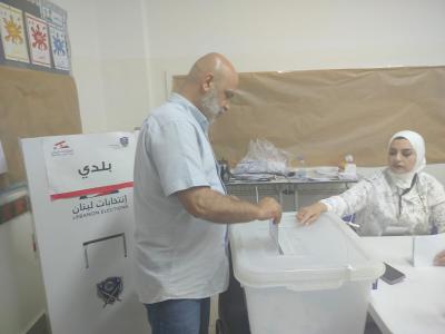 الدكتور بسام حمود بعد ادلائه بصوته : صيدا بتستاهل التنافس بين أبنائها لمصلحة المدينة