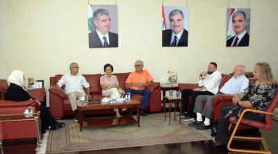 الحريري تستعرض الاوضاع الاجتماعية والحياتية مع 