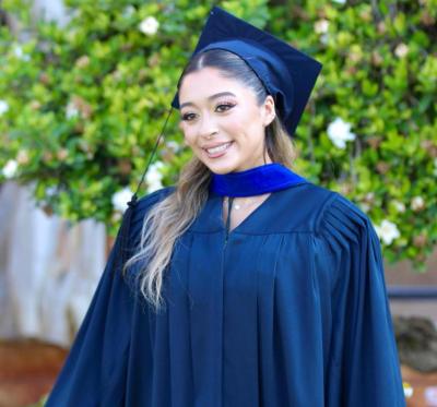 الطالبة ريم حسن صالح السادسة في الجنوب بشهادة 