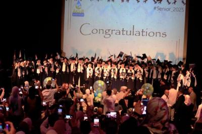 احتفال بنجاح طالبات 