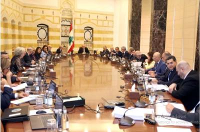 الحكومة تتخذ نصف قرار بحصر السلاح... وعون يمسك العصا من منتصفها