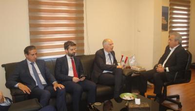 السفير الفرنسي يزور صيدا ويلتقي رئيس واعضاء من المجلس البلدي ويطلع على إحتياجات المدينة ومنطقتها