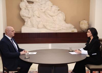 برّاك وصل مشحوناً بضغط أميركيّ... عون وبري: السلاح يعالج داخلياً ودستورياً