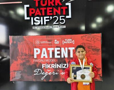 الطالب المقاصدي محمد سويدان يفوز بالميدالية الذهبية في معرض الاختراعات في اسطنبول