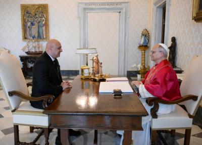 البابا إلى لبنان برسالة سلام ورجاء... وعاصفة 