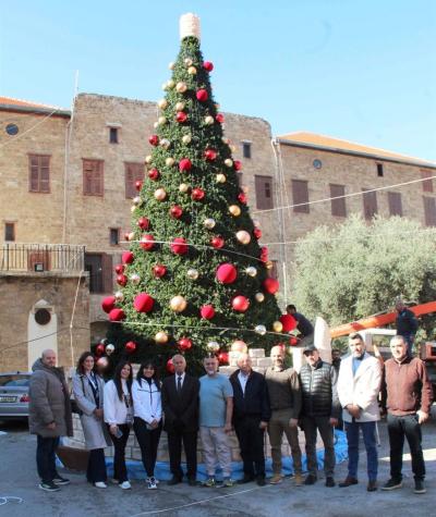 المطران حداد خلال لقائه وفد