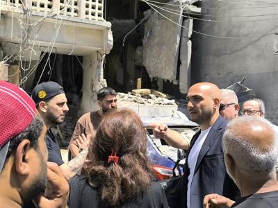 عمر مرجان يتفقّد أضرار الغارة الاسرائيلية في 'القياعة' ويحرّك المساعدات لأهاليها