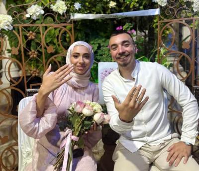 بين أروقة النزوح في صيدا وُلدت الحكاية.. واليوم تُوِّجت بالخطوبة